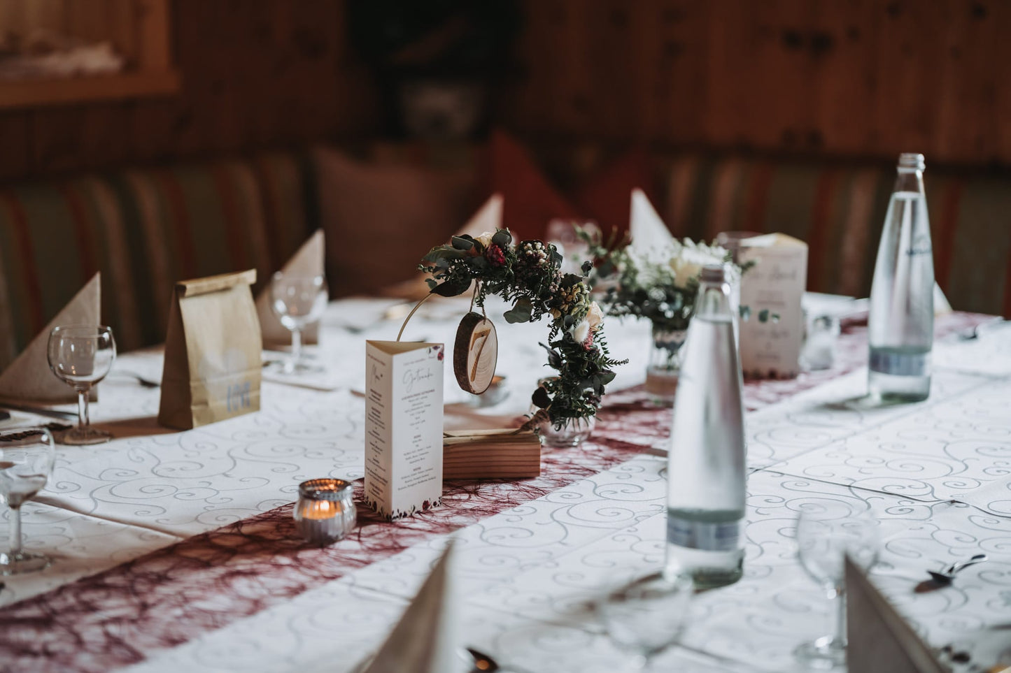 Rustikale Tischnummern - Perfekt für Hochzeiten und Veranstaltungen