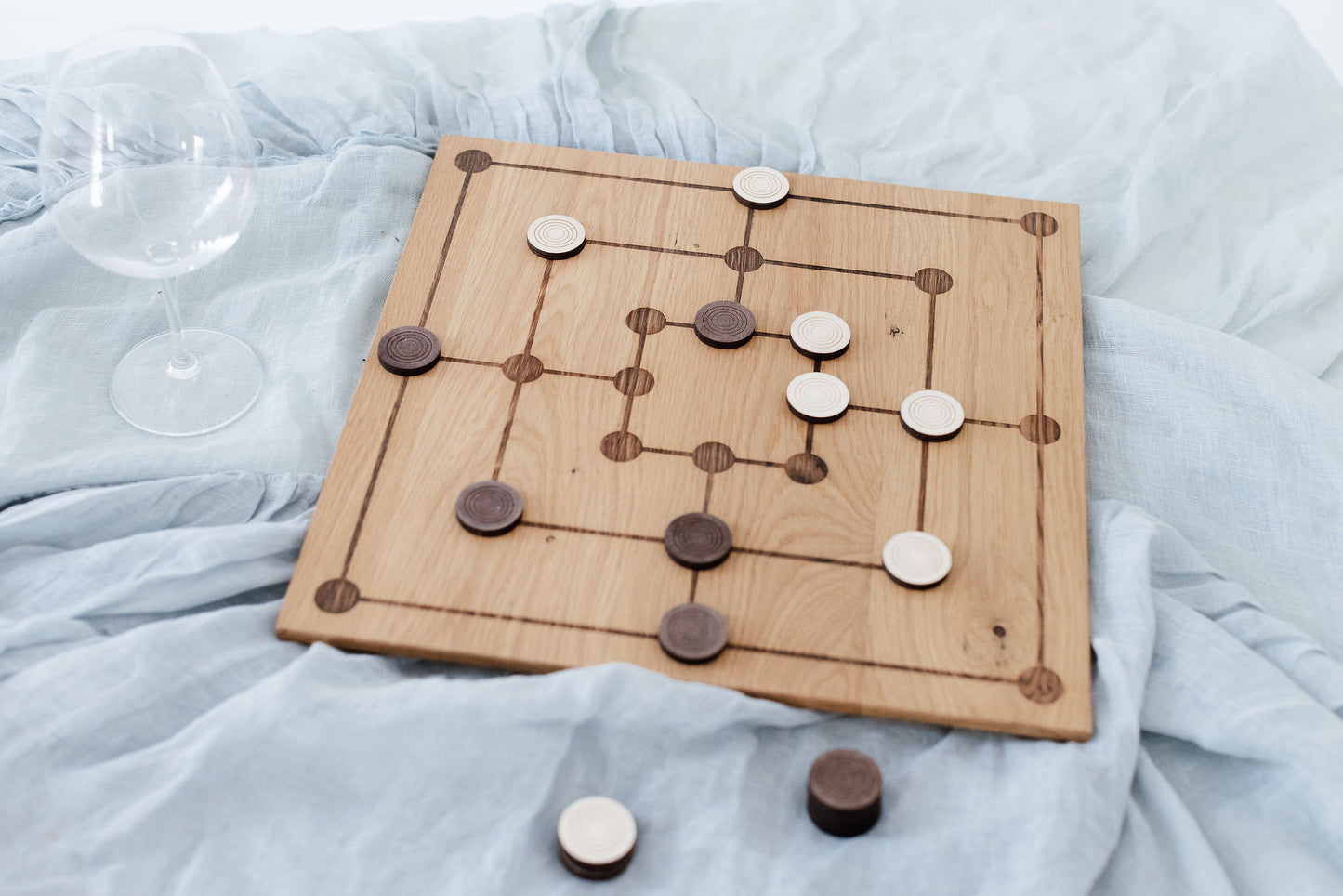 Mühle Spiel aus Holz | Muehle aus Massivholz Eiche | Brettspiel | Nünistei | Spielbrett |