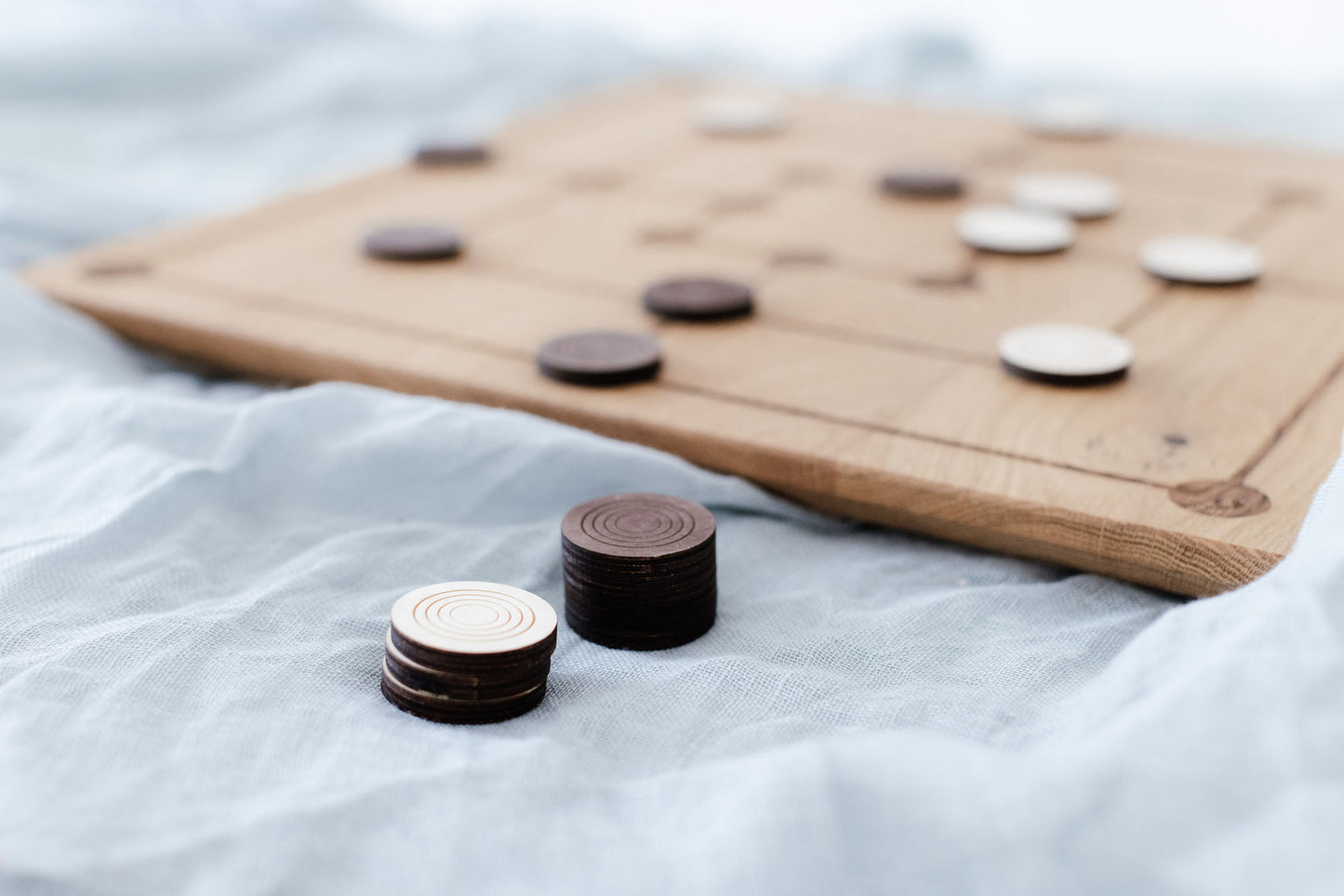 Mühle Spiel aus Holz | Muehle aus Massivholz Eiche | Brettspiel | Nünistei | Spielbrett |