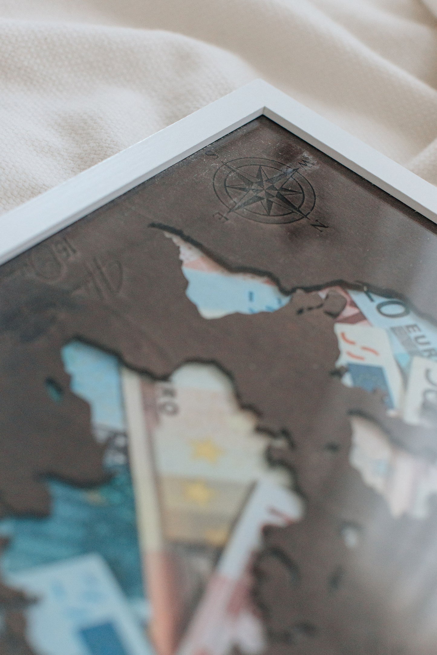 Hochzeitsgeschenk für reiselustige Paare - Personalisierte Weltkarte dunkel | personalisierbar