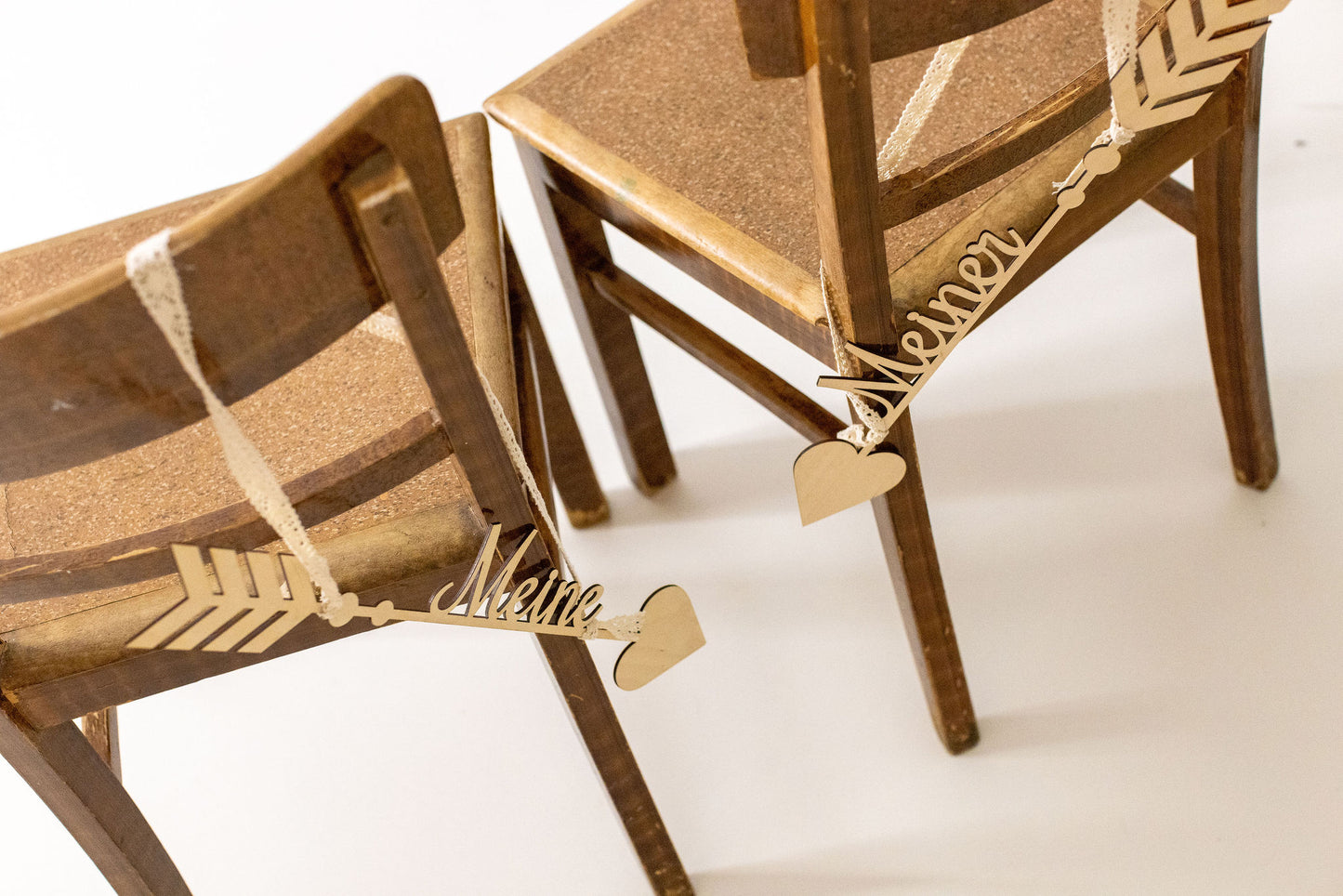 Stuhlschild | Stuhlgirlande | Meine Meiner | Pfeil für Hochzeit | Stuhl Deko | Schriftzug Meine Meiner |