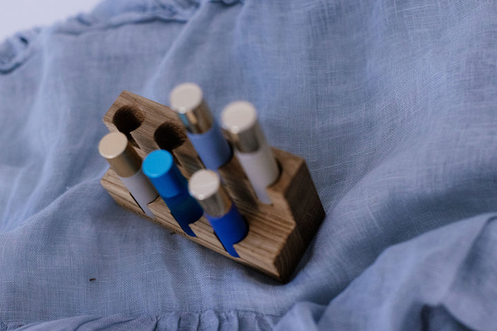 Roll-On Organizer 7 Chakra Eiche handgefertigt – Aufbewahrung ätherische Öle Holz Wellness personalisierbar