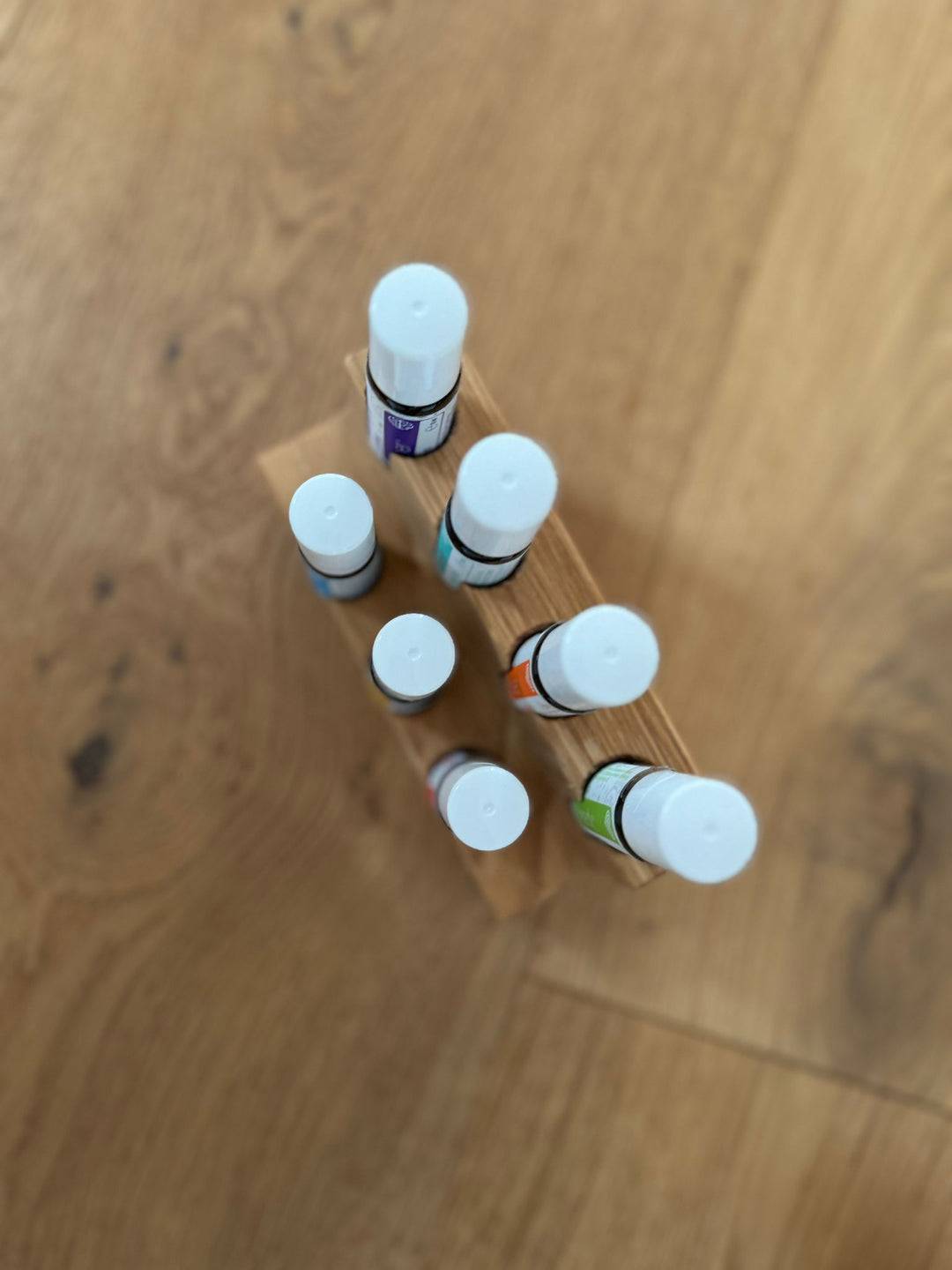 Roll-On Organizer 7 Chakra Eiche handgefertigt – Aufbewahrung ätherische Öle Holz Wellness personalisierbar