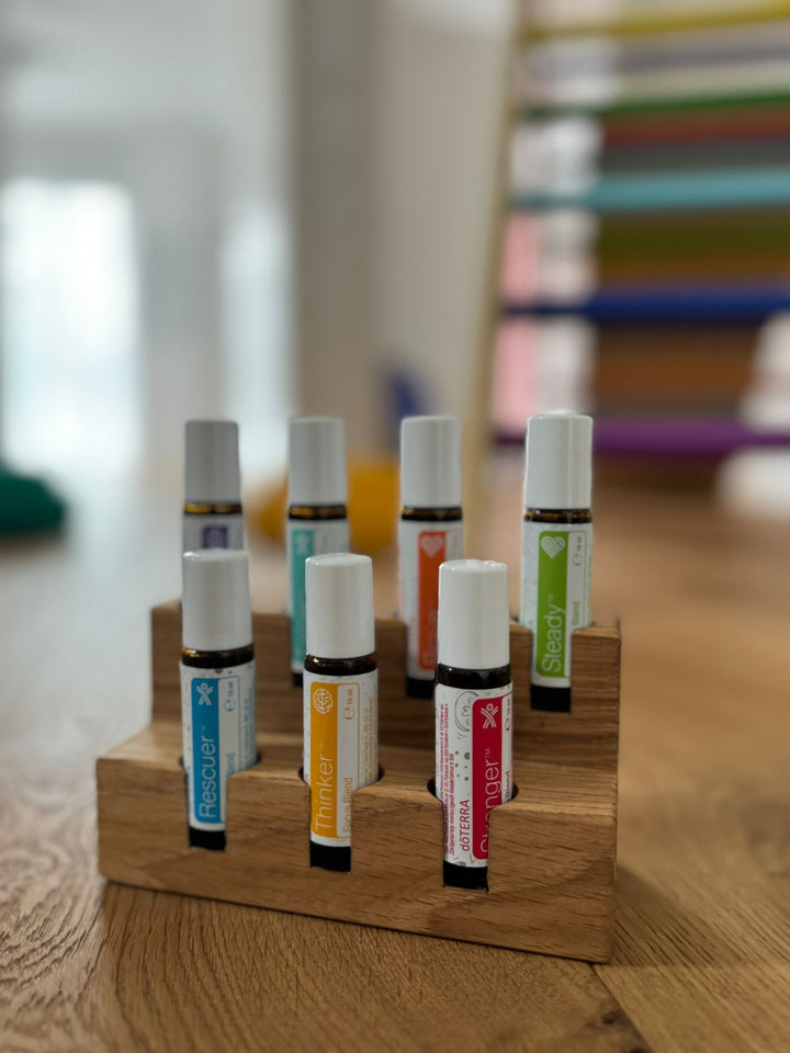 Roll-On Organizer 7 Chakra Eiche handgefertigt – Aufbewahrung ätherische Öle Holz Wellness personalisierbar