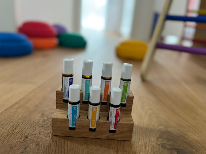 Roll-On Organizer 7 Chakra Eiche handgefertigt – Aufbewahrung ätherische Öle Holz Wellness personalisierbar