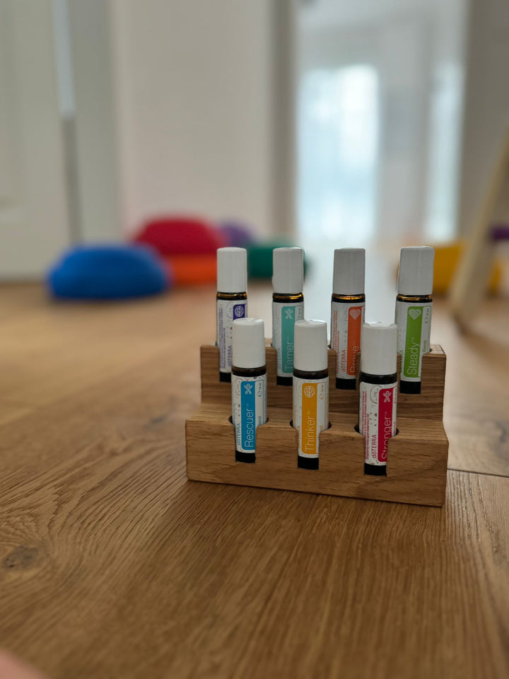 Roll-On Organizer 7 Chakra Eiche handgefertigt – Aufbewahrung ätherische Öle Holz Wellness personalisierbar