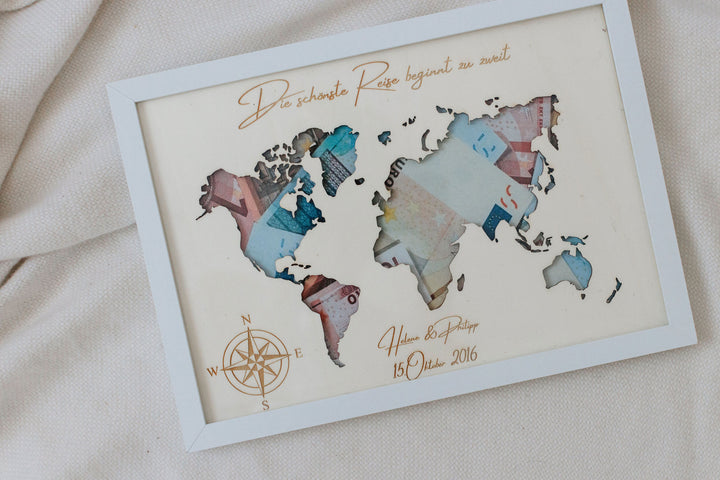 Geldgeschenk Hochzeit personalisiert – Weltkarte aus Holz | Namen &amp; Datum | Handgefertigt | personalisierbar