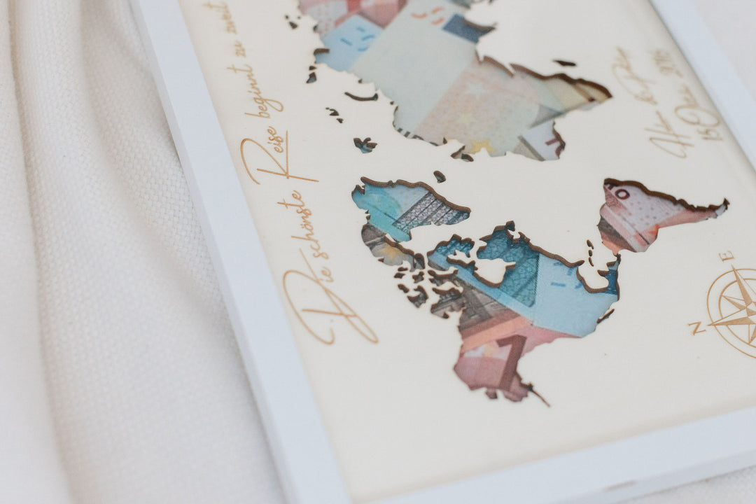 Geldgeschenk Hochzeit personalisiert – Weltkarte aus Holz | Namen &amp; Datum | Handgefertigt | personalisierbar