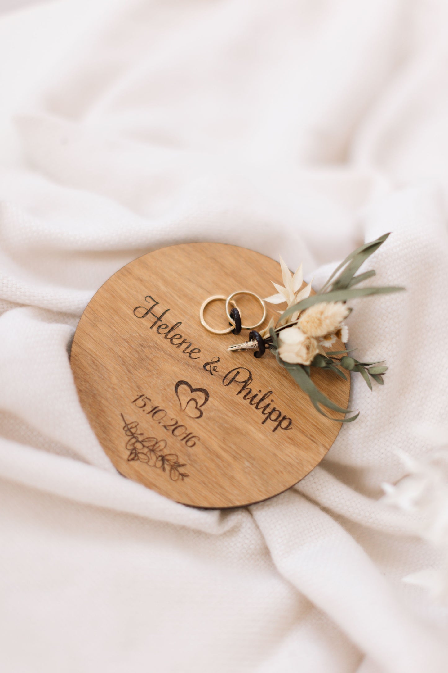 Eichenholz Ringkissen - Hochwertiges Ringbrett für Deine Hochzeit | personalisierbar