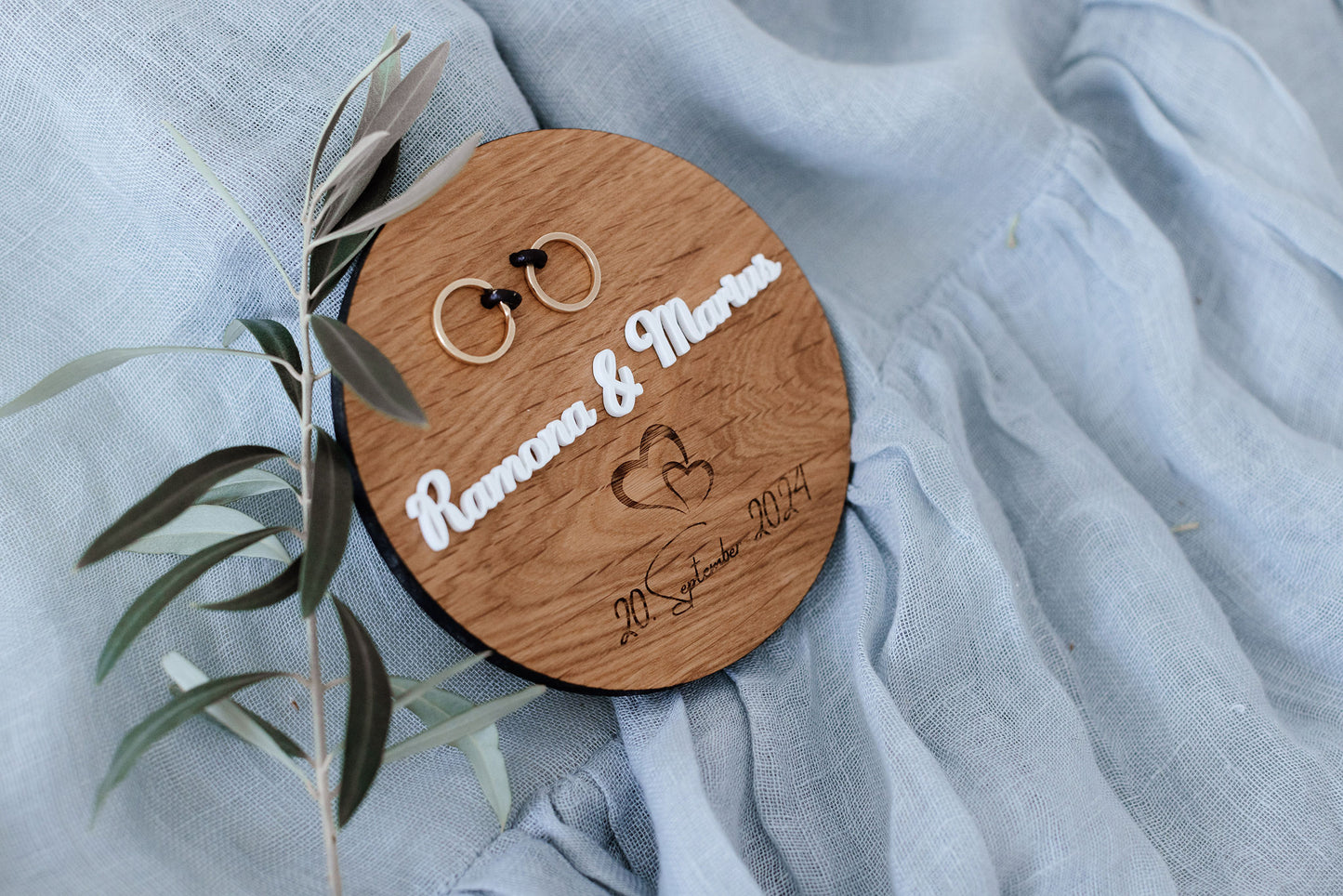 Eichenholz Ringkissen 3D - Hochwertiges Ringbrett für Deine Hochzeit | personalisierbar
