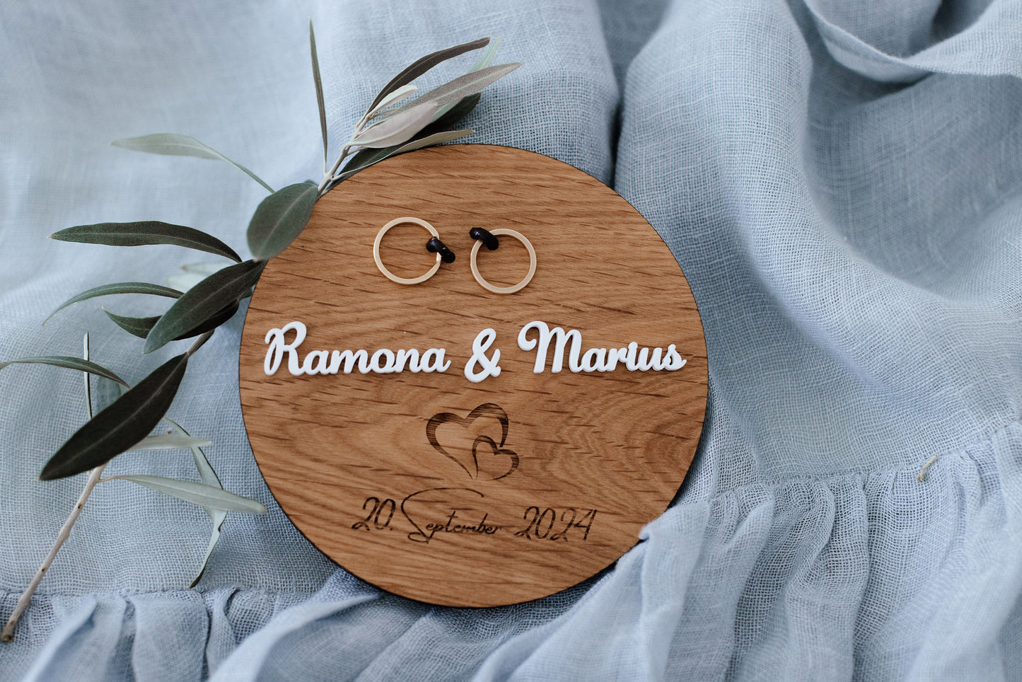 Eichenholz Ringkissen 3D - Hochwertiges Ringbrett für Deine Hochzeit | personalisierbar
