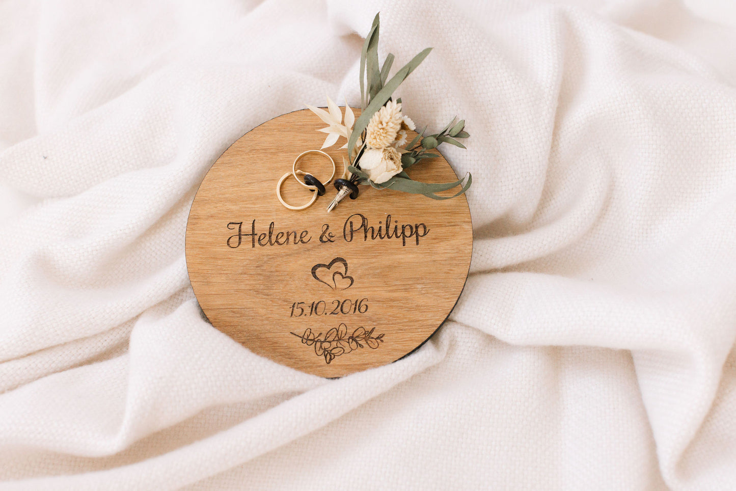 Eichenholz Ringkissen - Hochwertiges Ringbrett für Deine Hochzeit | personalisierbar