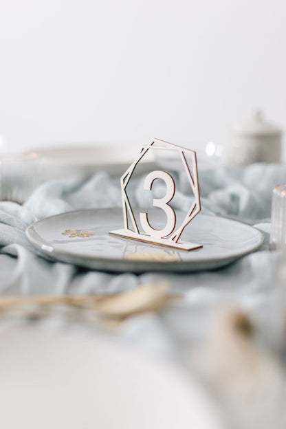 Hochzeit Tischnummern - Einzigartige sechseckige Tischdekoration