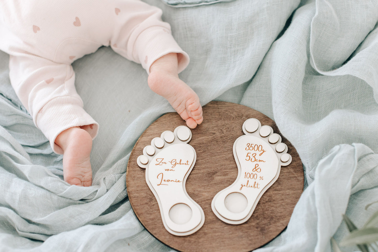 Taufe | Geburt | Willkommensfest | Taufgeschenk | Fußabdrücke | Taufzeremonie | Fußspuren | Holz | personalisiertes Geschenk zur Taufe | Babygeschenk | Taufgeschenke | personalisierbar