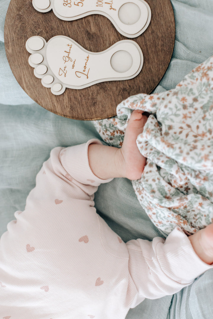Taufe | Geburt | Willkommensfest | Taufgeschenk | Fußabdrücke | Taufzeremonie | Fußspuren | Holz | personalisiertes Geschenk zur Taufe | Babygeschenk | Taufgeschenke | personalisierbar