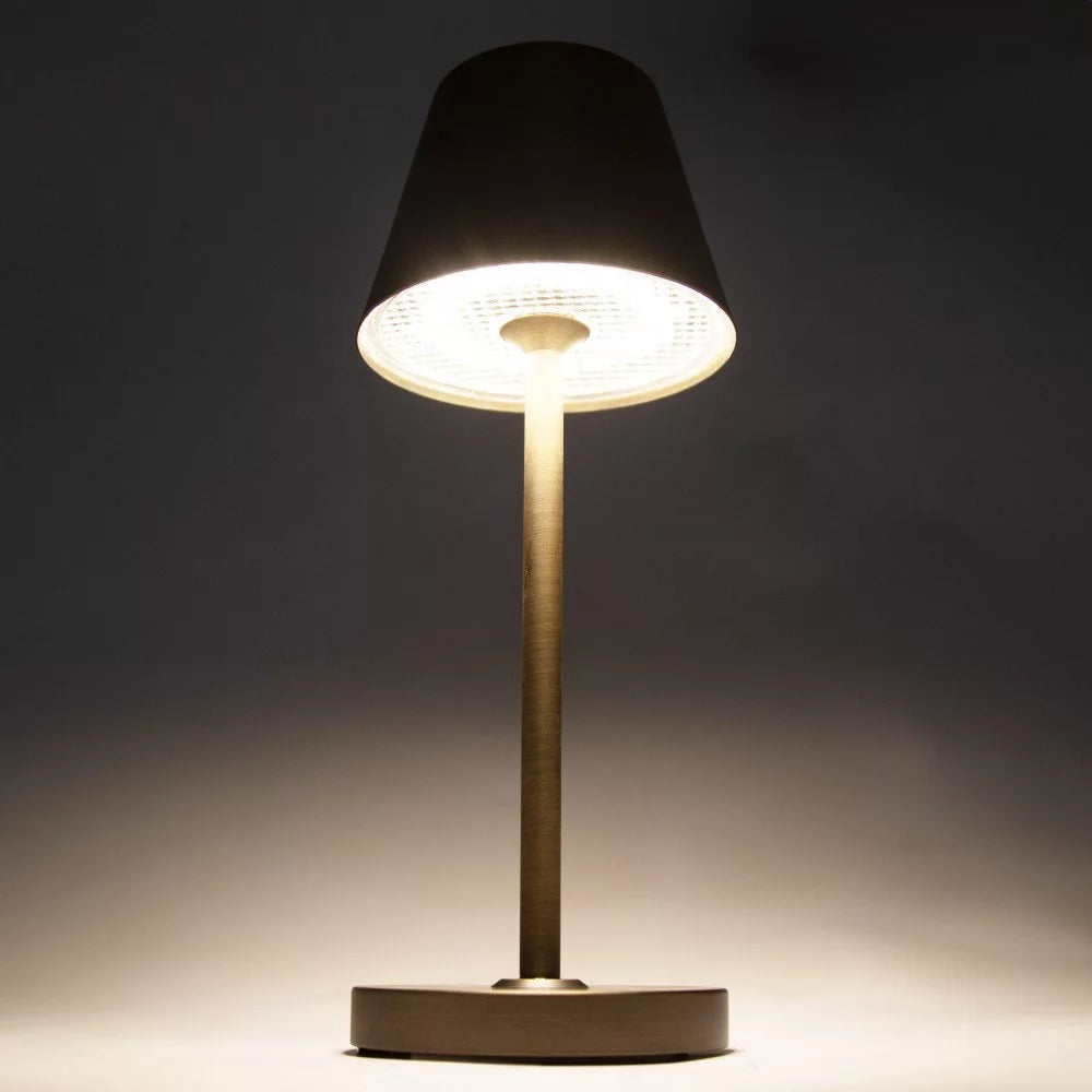 Unterseite des Lampenschirms mit integriertem, blendfreiem LED-Diffusor