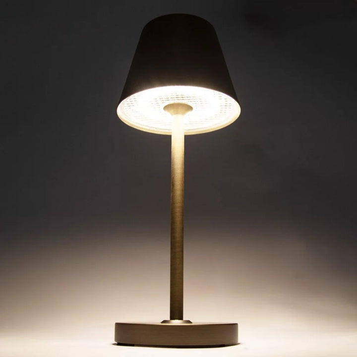 Unterseite des Lampenschirms mit integriertem, blendfreiem LED-Diffusor