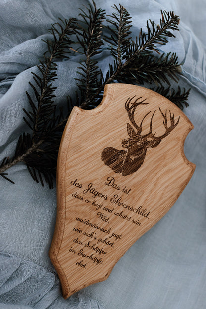 Handgefertigtes Ehrenschild Hirsch aus massiver Eiche graviert – personalisiert handgefertigt Niederbayern