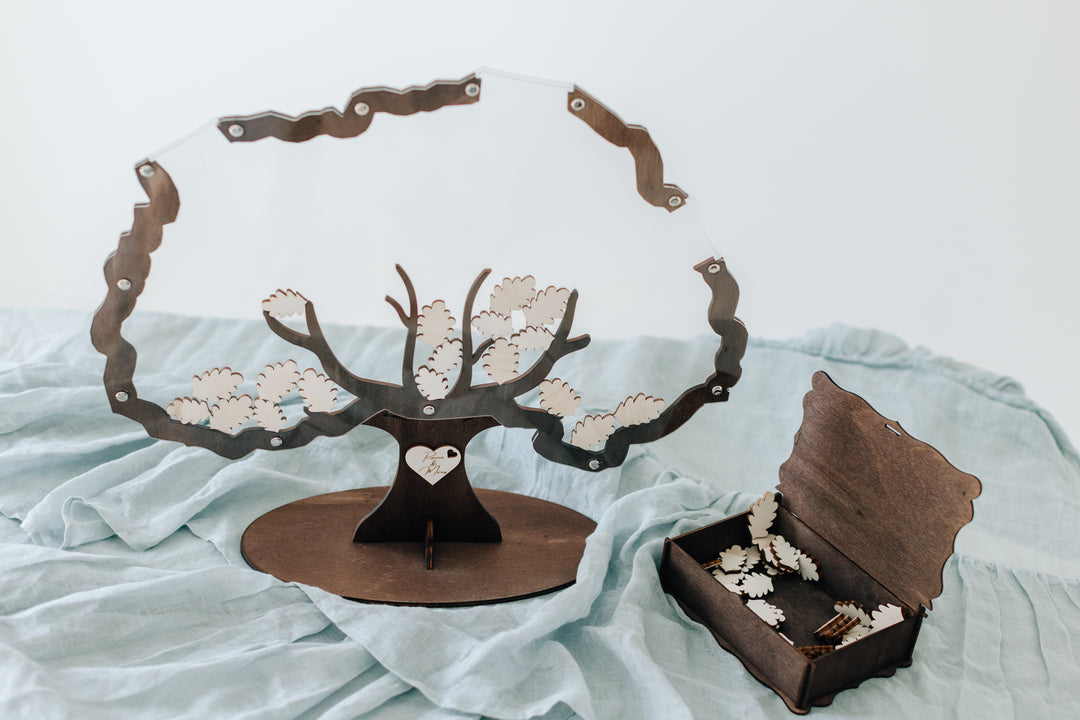 Gästebuch Baum transparent befüllt Holzblätter schwebend – personalisiert handgefertigt Bayern