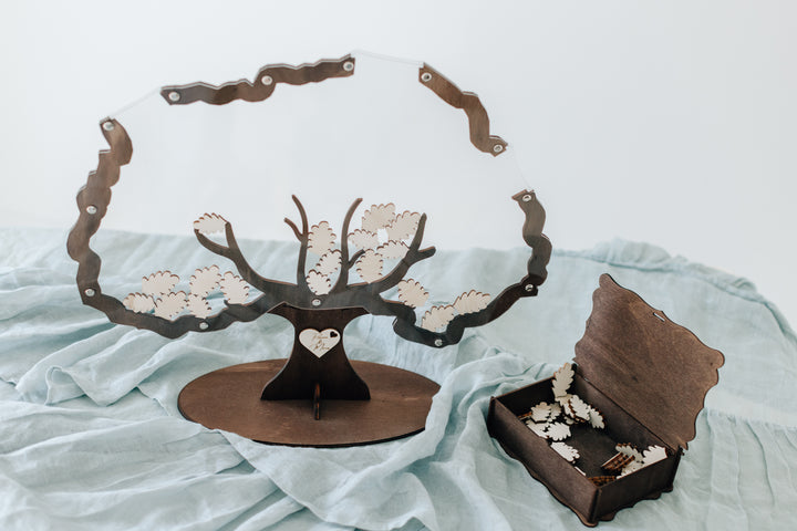 Gästebuch Baum transparent befüllt Holzblätter schwebend – personalisiert handgefertigt Bayern