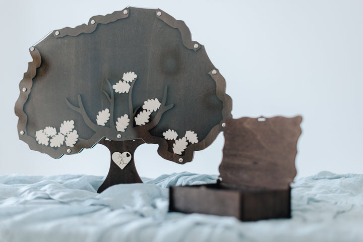 Handgefertigtes Gästebuch Hochzeit Baum aus Holz und Acrylglas – personalisiert mit Namen, handgefertigt in Bayern