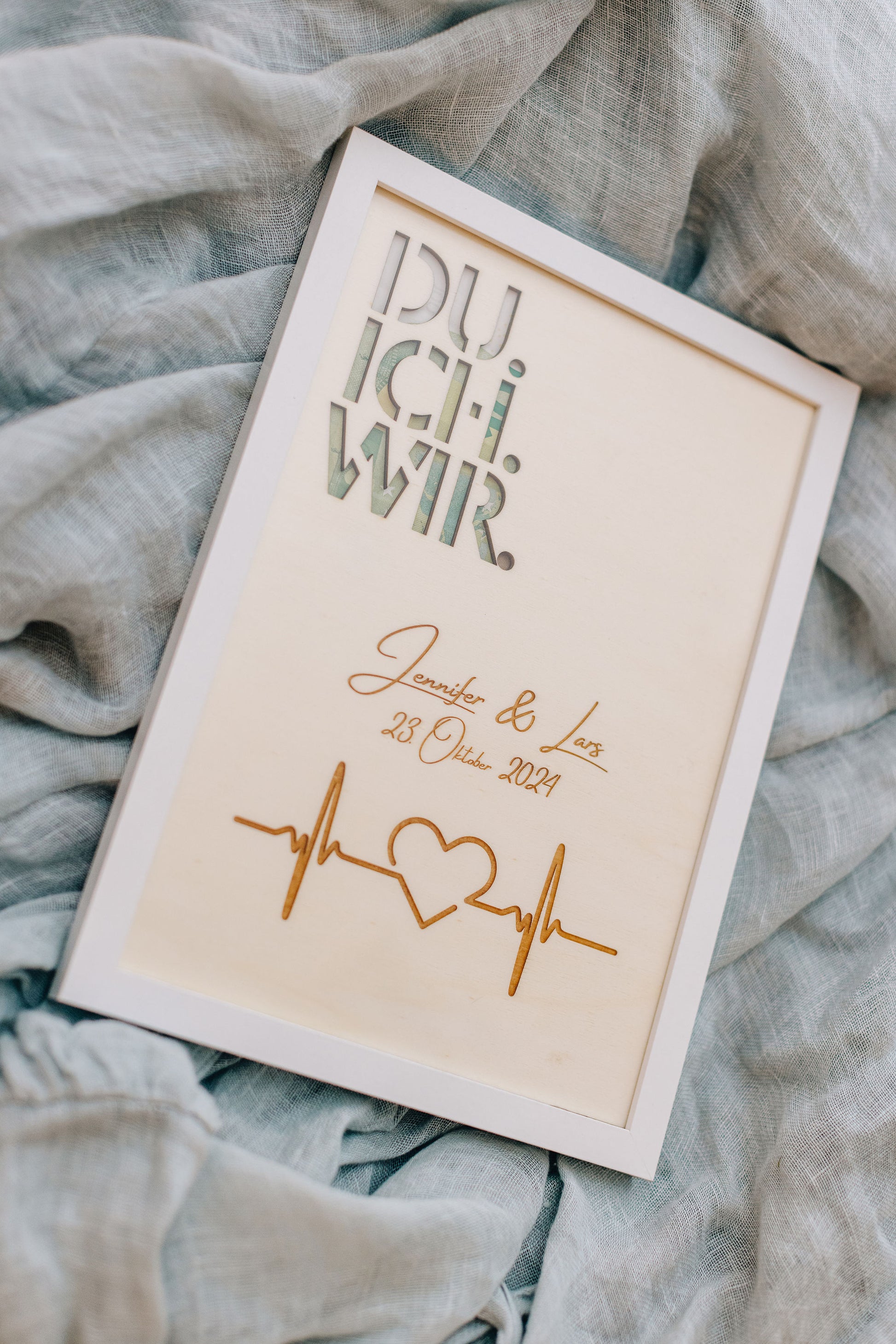 Geldgeschenk Hochzeit Heartbeat Gesamtansicht – DU ICH WIR Holz personalisiert, handgefertigt in Bayern