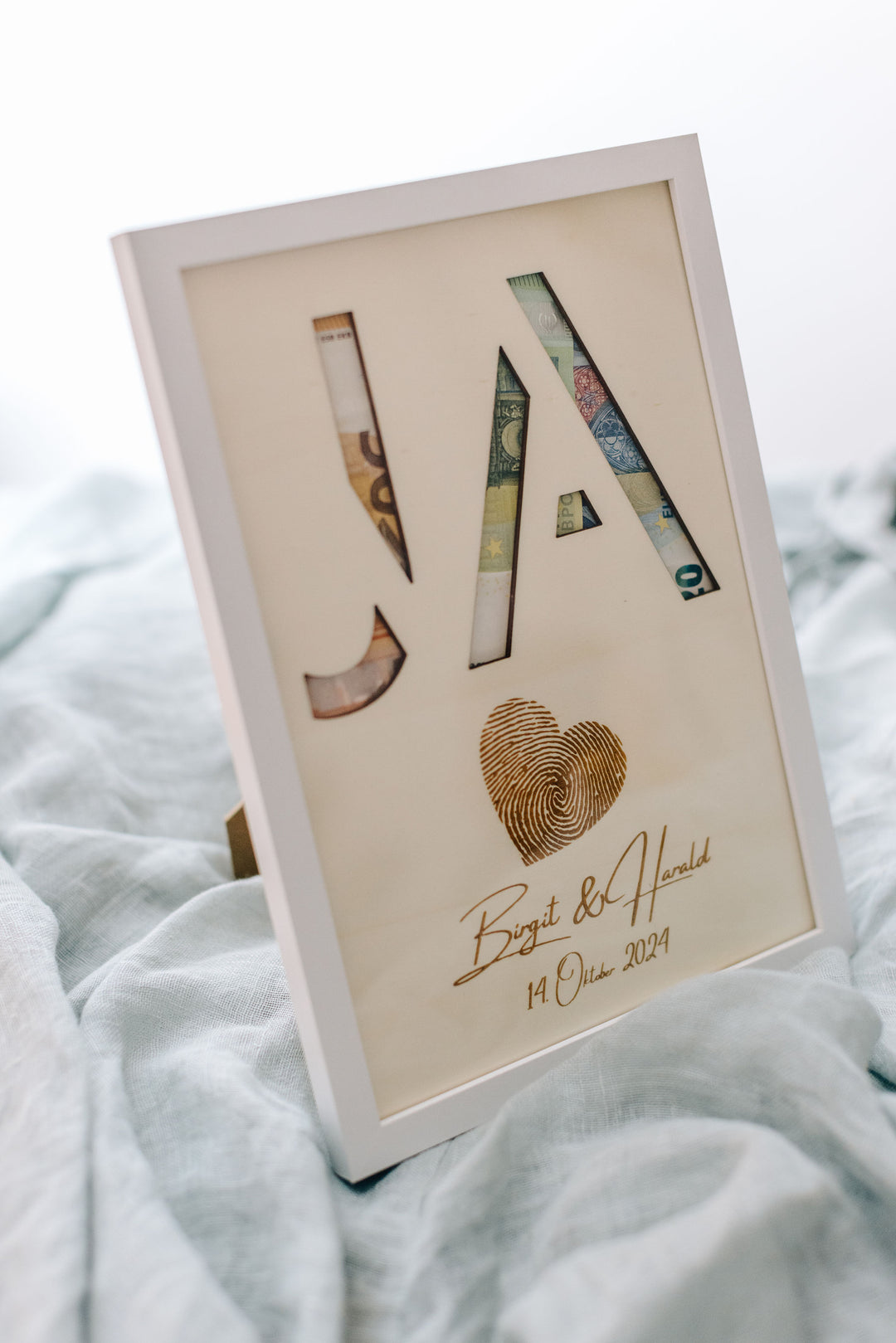 Personalisiertes Geldgeschenk Hochzeit JA – aus Holz mit Namen und Datum, handgefertigt in Bayern