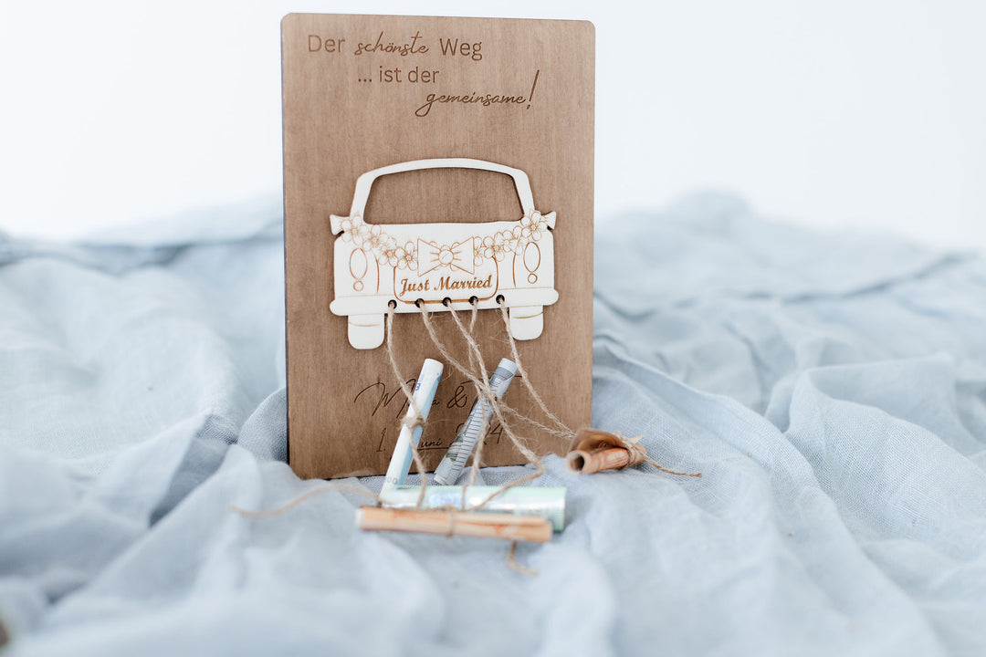 Geldgeschenk Hochzeit Just Married Auto 3D Gesamtansicht – Holz personalisiert, handgefertigt in Bayern
