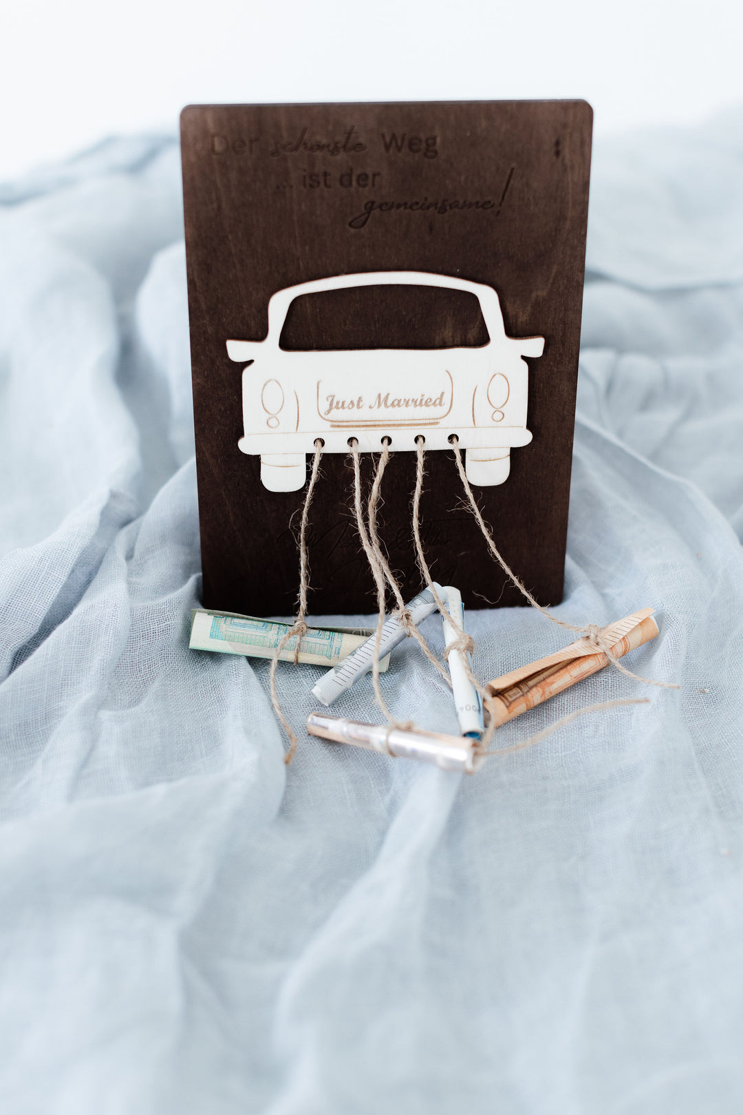 Geldgeschenk Just Married Auto dunkel gebeizt – personalisiert mit Namen und Datum, handgefertigt Bayern