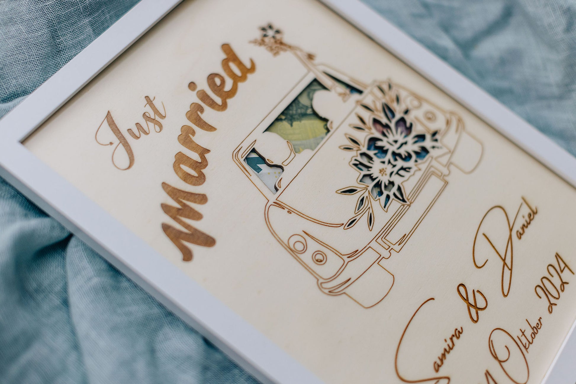Geldgeschenk Hochzeit Just Married Gesamtansicht – Auto Holz personalisiert, handgefertigt in Bayern