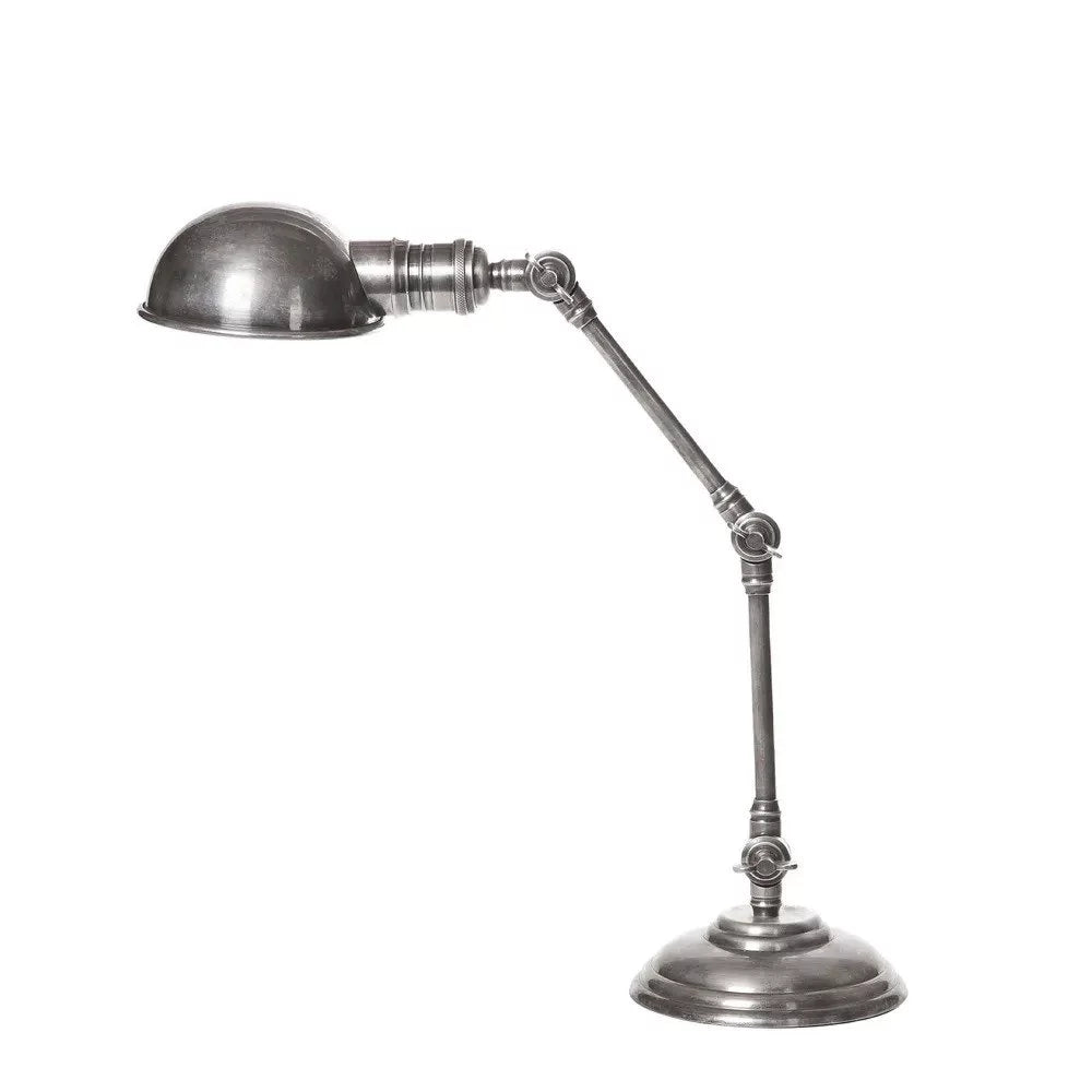 Verstellbare Gelenkarm-Schreibtischlampe in Silber-Antikoptik mit Scharniergelenken und rundem Fuß, Freisteller