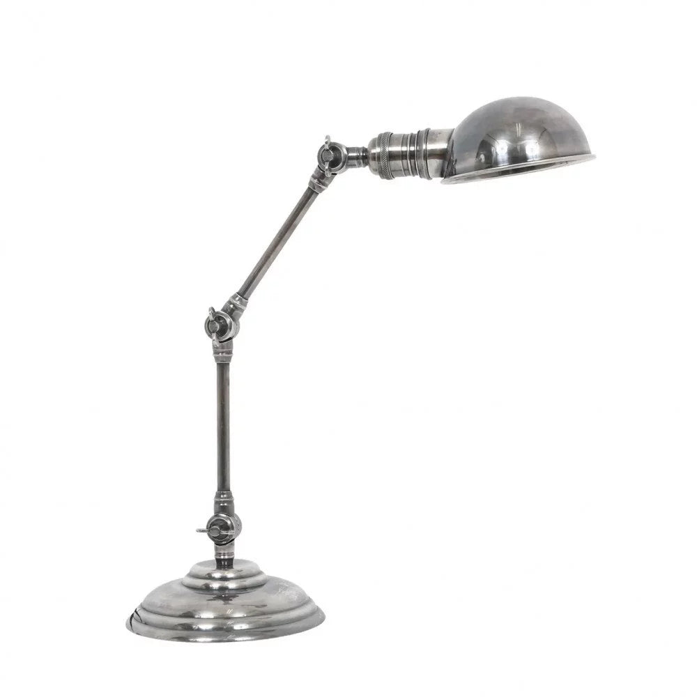 Klassische Gelenkarm-Lese- und Schreibtischlampe aus Messing in Antiksilber mit Halbkugelschirm, Freisteller