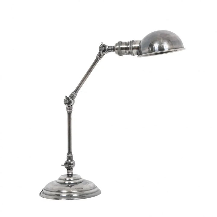 Klassische Gelenkarm-Lese- und Schreibtischlampe aus Messing in Antiksilber mit Halbkugelschirm, Freisteller