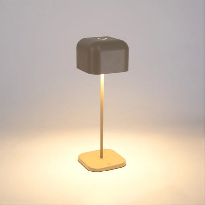 Kabellose Tischlampe Cabo Grau Beige freigestellt leuchtend – LED 240 Lumen warmweiß 2700K