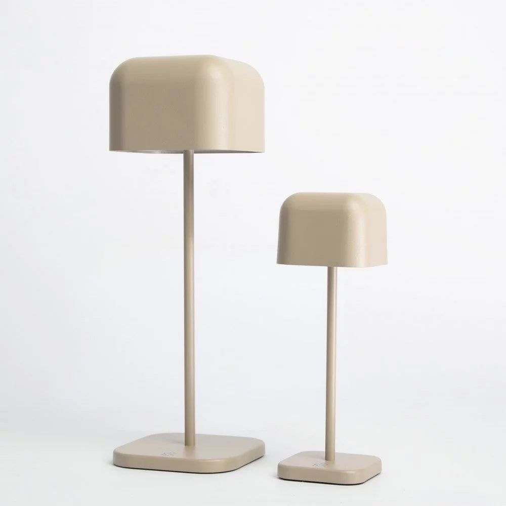 Kabellose Tischlampe Cabo Grau Beige Medium und Small nebeneinander – Größenvergleich KS Verlichting