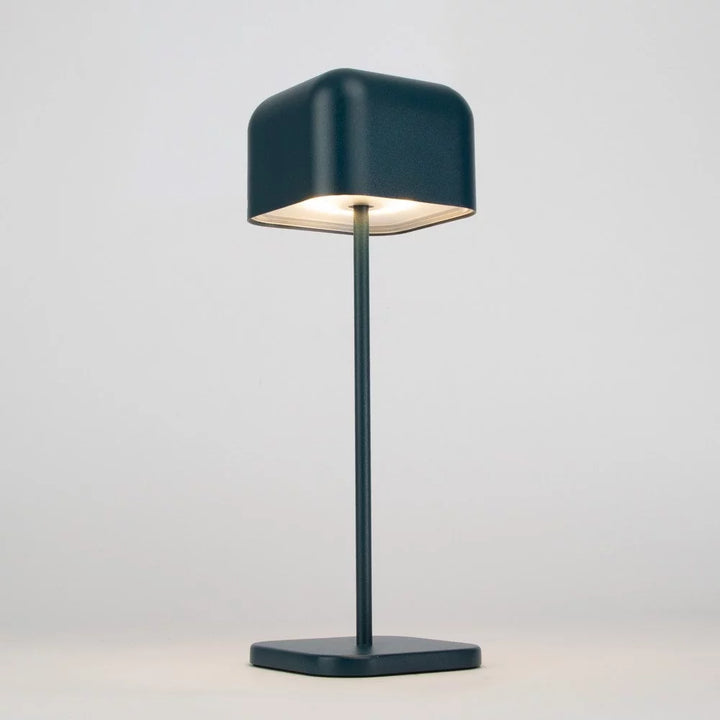 Kabellose Tischlampe Cabo Matt Ozeanblau von unten leuchtend – warmweißes Licht 240 Lumen