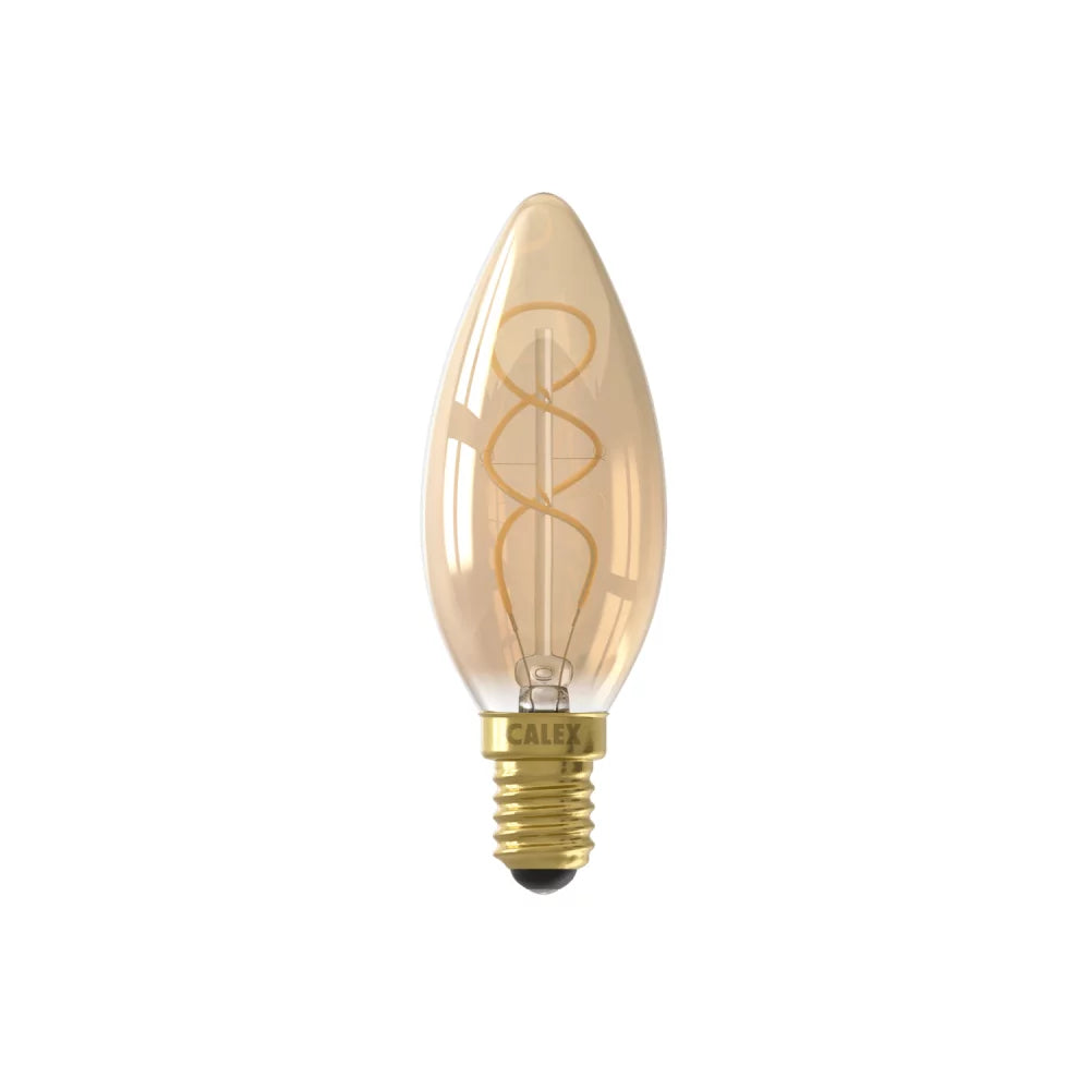 Freigestellte LED-Kerzenbirne E14 mit bernsteinfarbenem Goldglas, Spiral-Filament und Messingsockel, unbeleuchtet