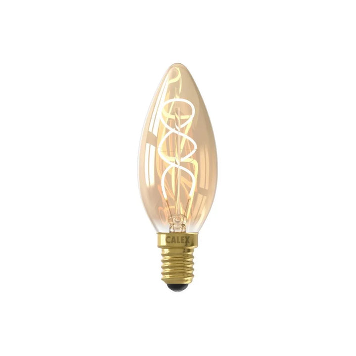 Eingeschaltete E14 LED-Kerze mit leuchtendem Spiral-Filament in amberfarben getöntem Glas
