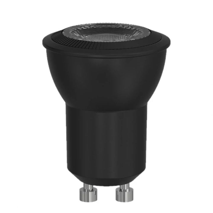 Freigestellter schwarzer GU10 LED-Mini-Reflektorstrahler mit Wabenlinse, Rillenrand und Bajonett-Pins