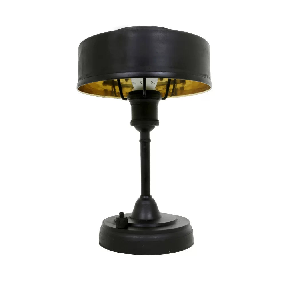Kleine Art-Déco-Tischlampe in Mattschwarz mit goldenem Reflektorschirm innen und integriertem Fußschalter, Freisteller