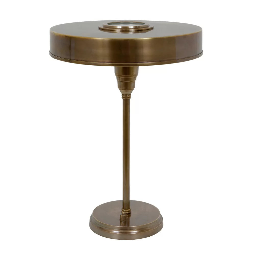 Klassische Tischlampe aus massivem Messing mit breitem Zylinderschirm und Stufensockel, Freisteller