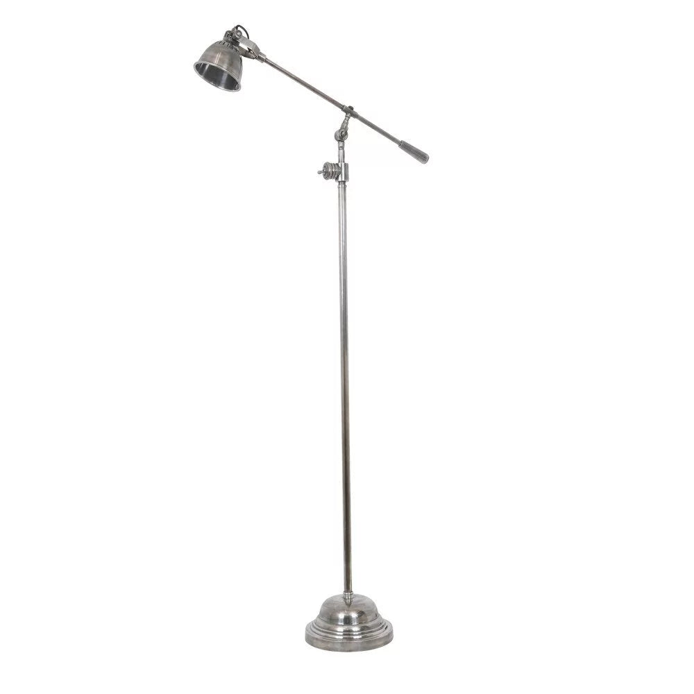 Klassische Stehlampe in Antiksilber mit vertikaler Messingsäule, Glockenfuß und verstellbarem Galgenarm, Freisteller