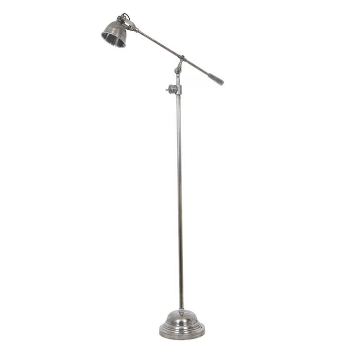 Klassische Stehlampe in Antiksilber mit vertikaler Messingsäule, Glockenfuß und verstellbarem Galgenarm, Freisteller