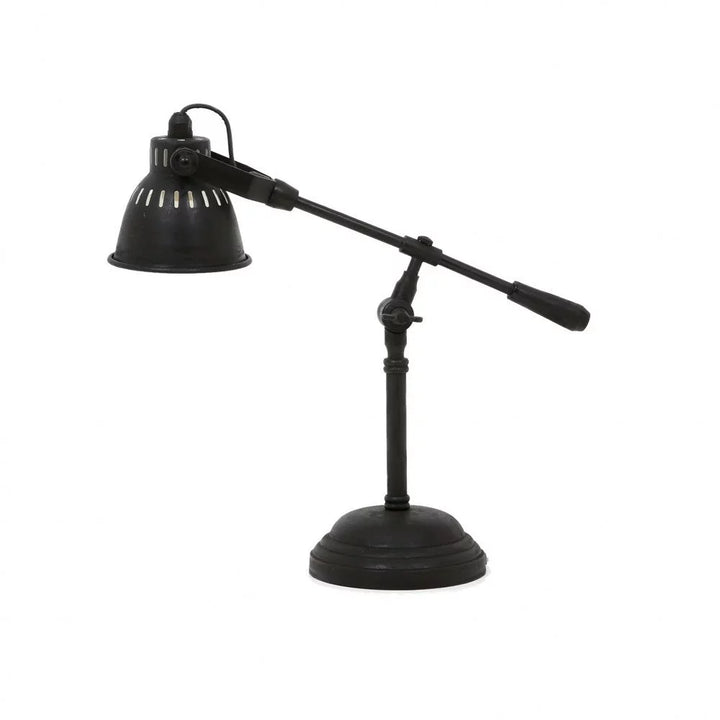 Verstellbare Vintage-Tischleuchte in Mattschwarz mit Wipparm, Gegengewicht und perforiertem Schirm, Freisteller
